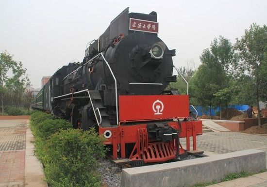 高校校園內(nèi)通火車(chē)成全國(guó)首個(gè)校內(nèi)通火車(chē)的大學(xué) 網(wǎng)友:校園是得有多大 高校校園內(nèi)通火車(chē)成全國(guó)首個(gè)校內(nèi)通火車(chē)的大學(xué) 網(wǎng)友:校園是得有多大