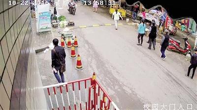 雙橋入室盜竊案，監(jiān)控視頻截圖紅圈處為犯罪嫌疑人。 本報記者 雷鍵 通訊員 葉文廣 攝