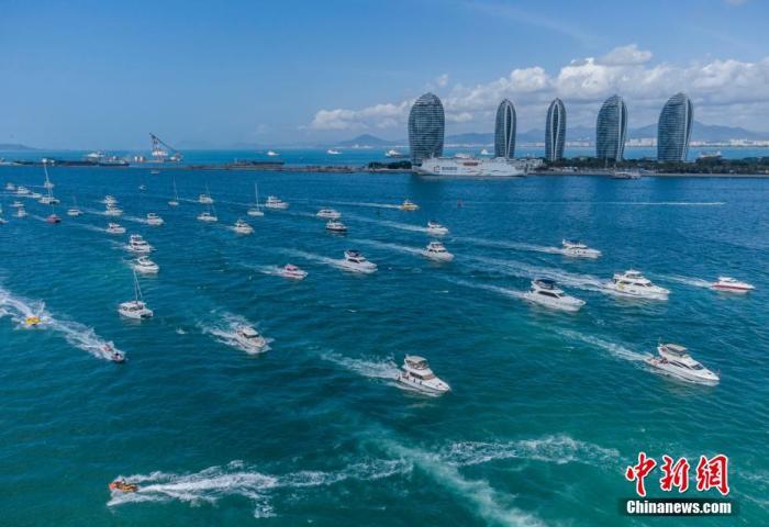 資料圖：航拍三亞眾多出海游玩的游艇回港。 駱云飛 攝