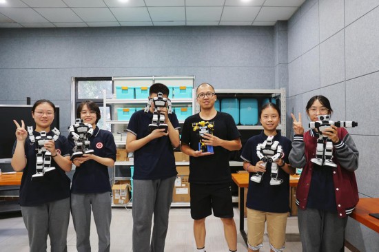 重慶八中科學(xué)城中學(xué)?？苿?chuàng)社團。